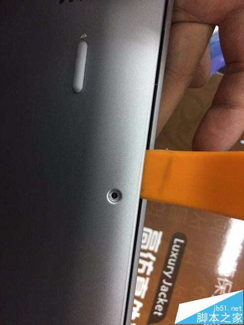 聯(lián)想yoga710 14筆記本怎么拆機更換內(nèi)存?