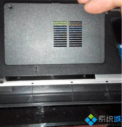 筆記本電腦怎么添加內存條3