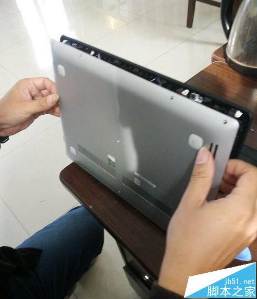 聯想Ideapad 300S 14ISK筆記本怎么更換固態硬盤?