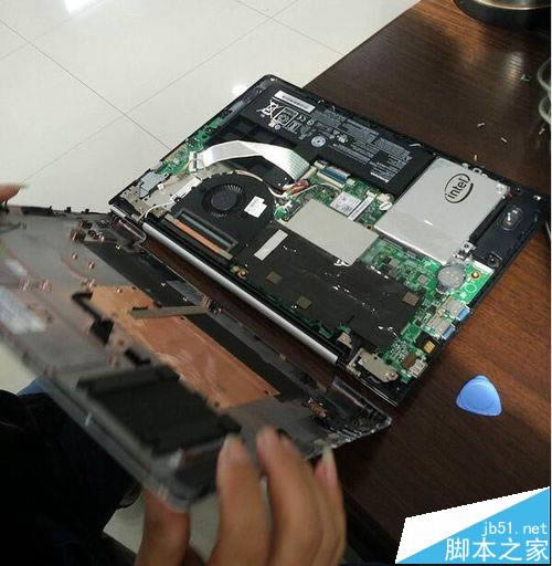 聯想Ideapad 300S 14ISK筆記本怎么更換固態硬盤?