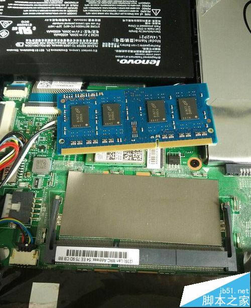 聯想Ideapad 300S 14ISK筆記本怎么更換固態硬盤?