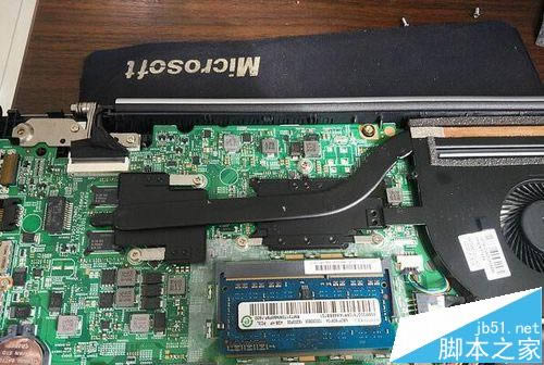 聯想Ideapad 300S 14ISK筆記本怎么更換固態硬盤?