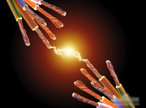蘋果筆記本電源經(jīng)常打出火花怎么辦?